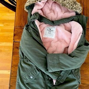 Beautiful Hollister winter coat size 9/10 worn a few times.